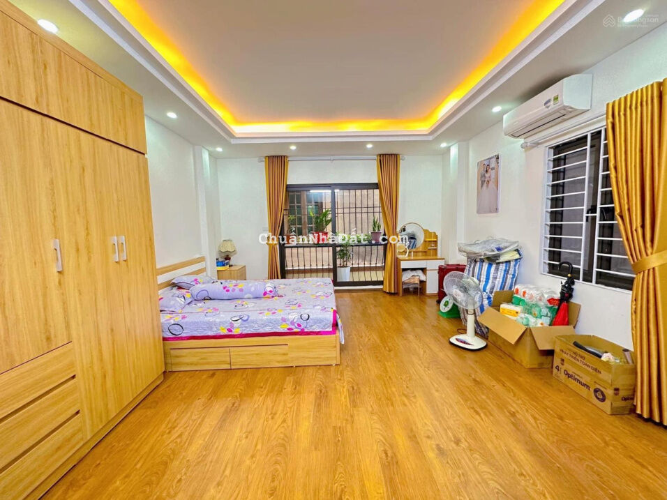 Rẻ giật mình! Bán nhà Khâm Thiên, sát phố, ngõ thông, 2 thoáng, 34m2*4T chỉ 2,85 tỷ