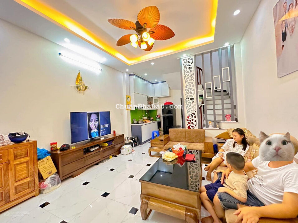Rẻ giật mình! Bán nhà Khâm Thiên, sát phố, ngõ thông, 2 thoáng, 34m2*4T chỉ 2,85 tỷ