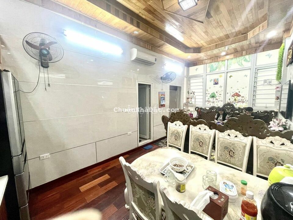 Có 102! Nhà đường Láng, ngõ rộng, nhà đẹp, gần phố, ở ngay 35m2*4T