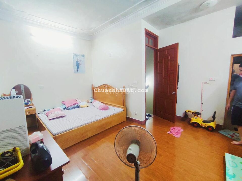 (HIẾM)Bán Nhà Bền Đẹp Đường Láng,35m2,Nhỉnh 4Tỷ,Lô Góc,Ngõ SH Quay Đầu (HIẾM)Bán Nhà Bền Đẹp Đường Láng,35m2,Nhỉnh 4Tỷ,Lô Góc,Ngõ SH Quay Đầu