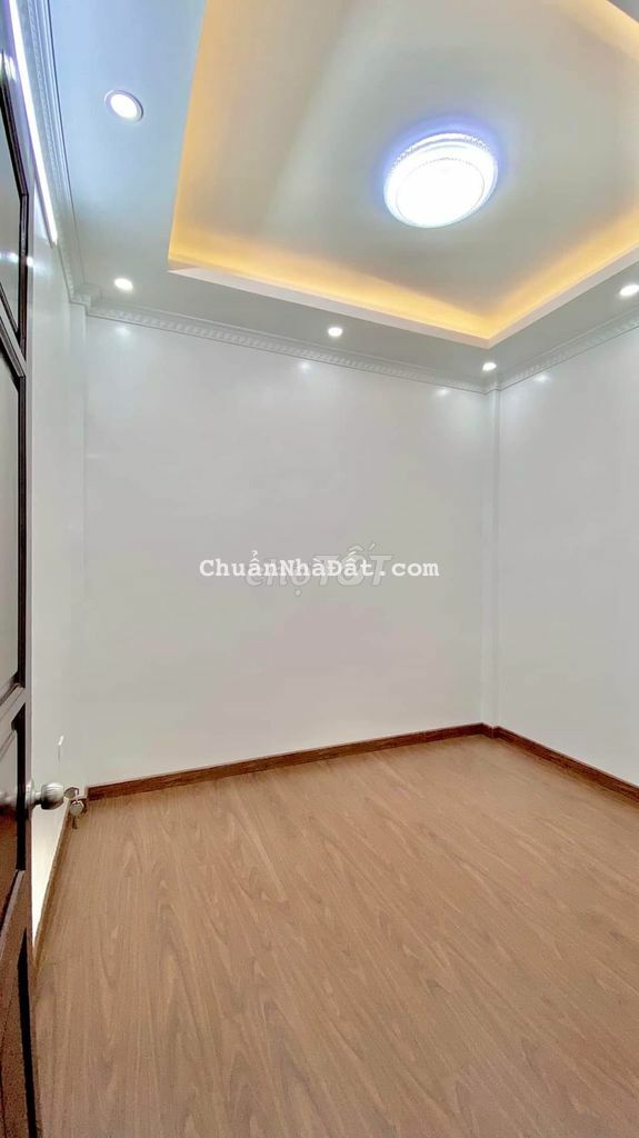 Bán nhà Láng Hạ, 2 thoáng, ở ngay, gần phố, 35,6m2 5T, chỉ nhỉnh 4 tỷ