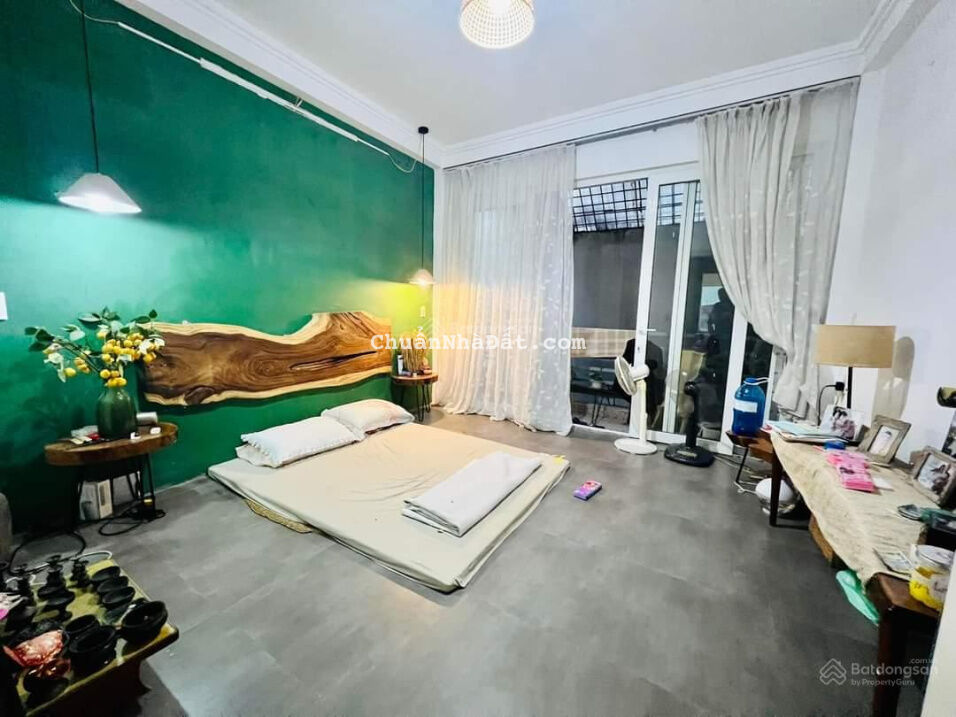 Anh mình cần bán nhà Trường Chinh - Đống Đa 5 tầng mới đẹp lắm - 4.1 tỷ. LH 0855476366