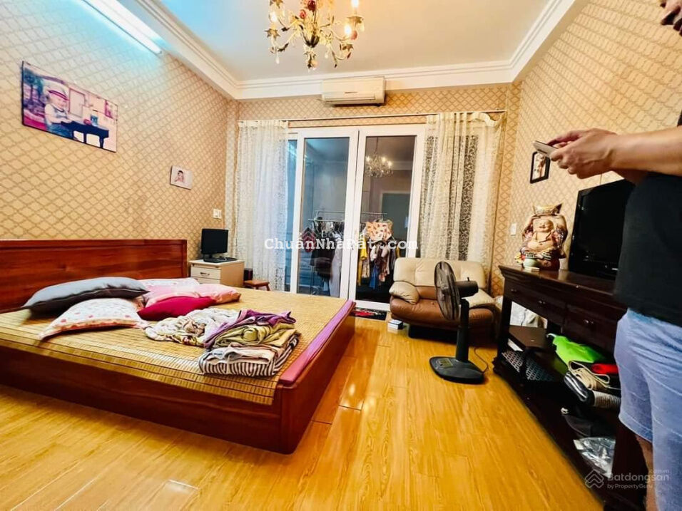 Anh mình cần bán nhà Trường Chinh - Đống Đa 5 tầng mới đẹp lắm - 4.1 tỷ. LH 0855476366