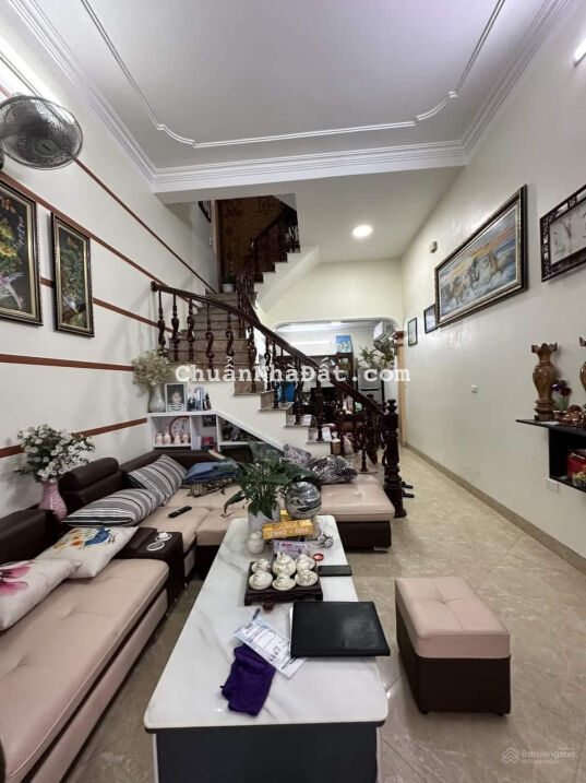 Bán nhà phố Hào Nam, Đống Đa 38m2, mặt tiền 4m - Cách ô tô tránh 5m - Chỉ 3.7 tỷ. LH: 0855476366