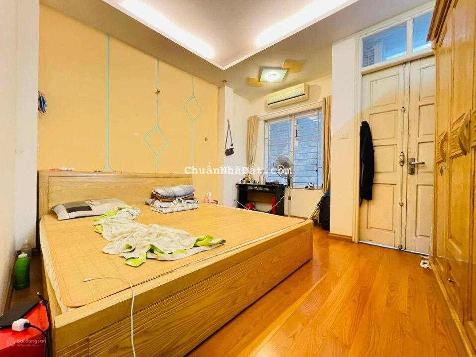 Ở Sướng! Bán nhà Thái thịnh - ngõ thông thoáng - ở luôn - 38m2x5T chỉ nhỉnh 4 tỷ