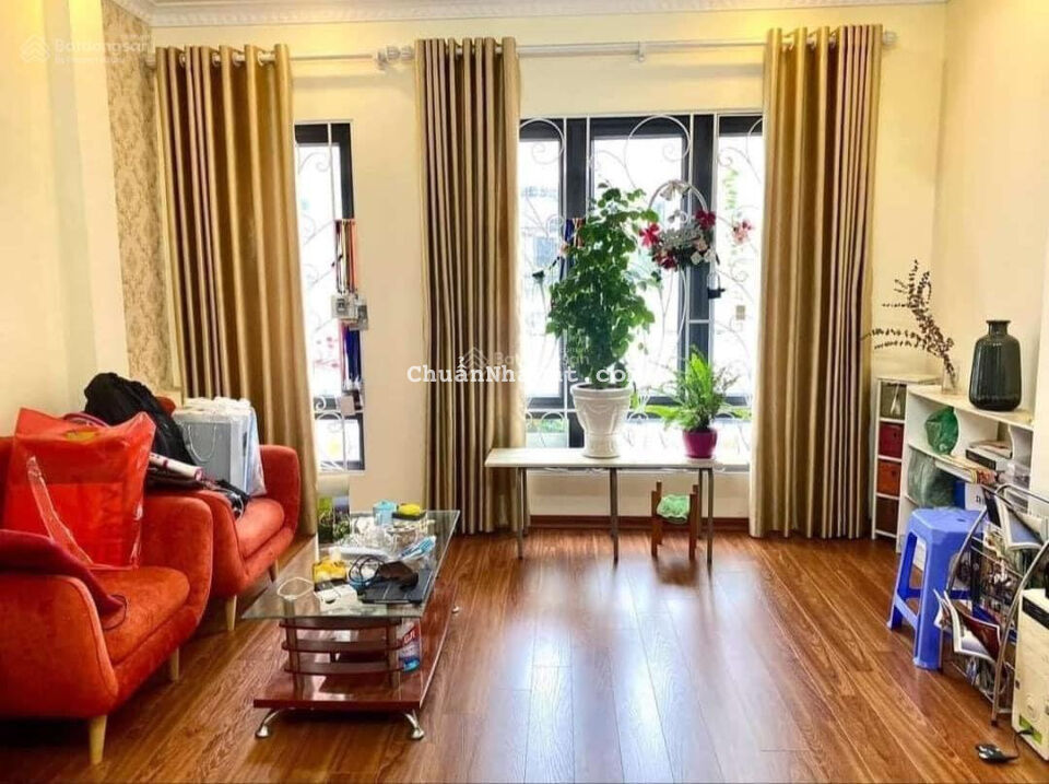 Chỉ 6.1 tỷ, nhà phân lô - 2 thoáng phố Chùa Láng, Q. Đống Đa, 39m2*5 tầng, bagac đỗ cửa, gần phố