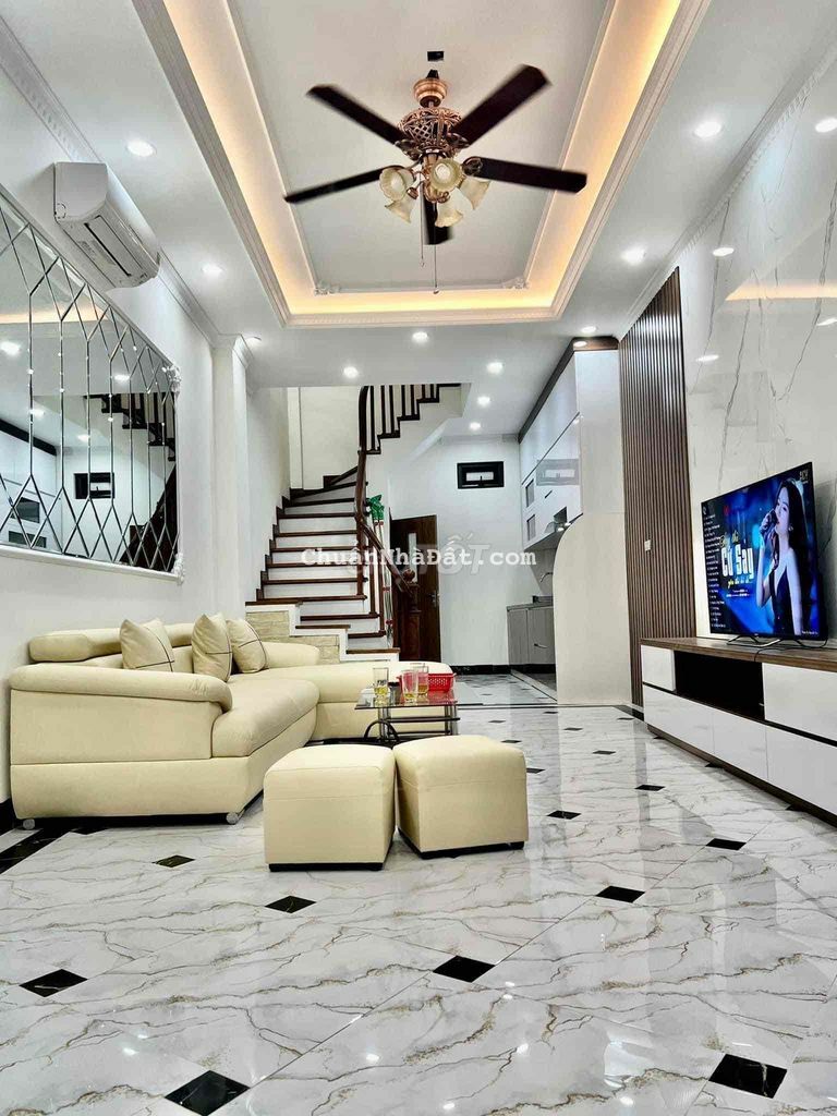 Nhanh mới có! Bán nhà phố Đông Tác, sát phố, lô góc, diện tích 38m2*5T