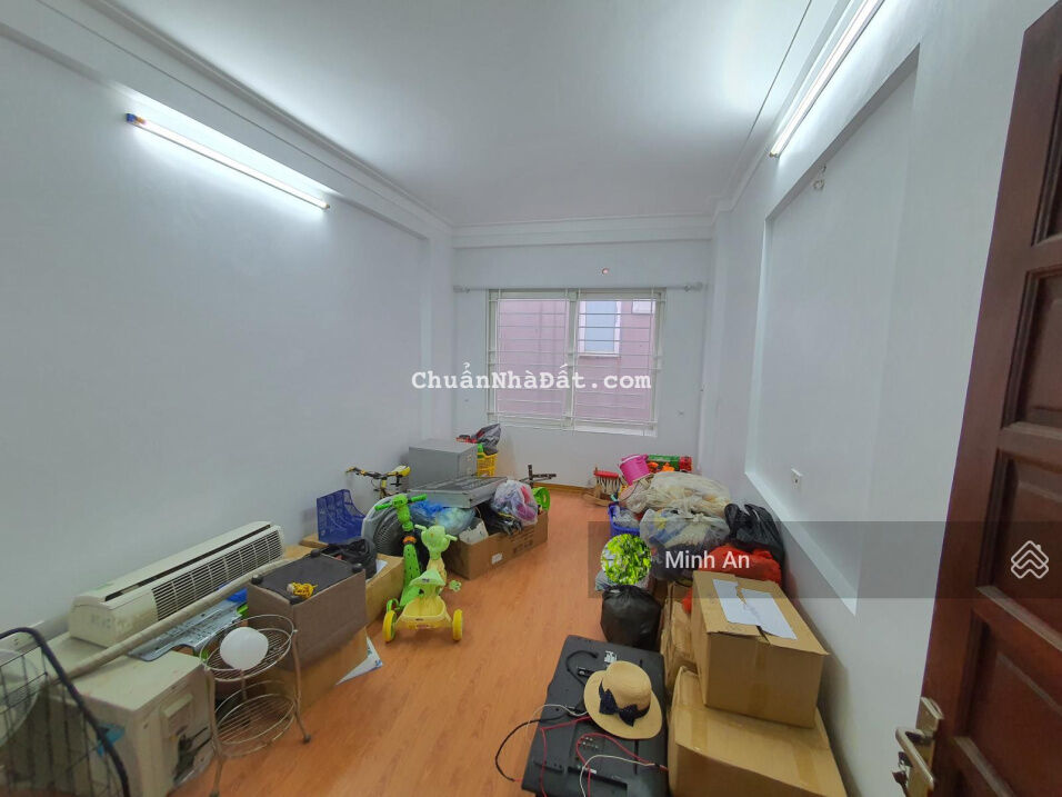 Bán nhà phố Thịnh Quang, Ngã Tư Sở, ngõ rộng nhà xây đẹp, gần phố, 40m2 x 4 tầng 3.8 tỷ