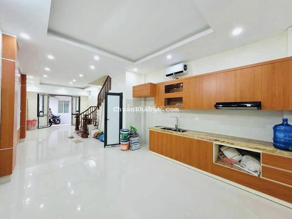 Thái Thịnh, gần oto, ngõ rộng, thông, kinh doanh, 40m2x5T, chỉ 4.5 tỷ