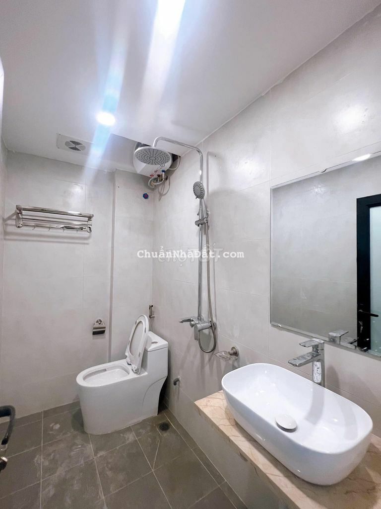 (HIẾM) Bán Nhà Bền Đẹp Đường Láng, 40m2, Nhỉnh 5 Tỷ, Ngõ SH Quay Đầu