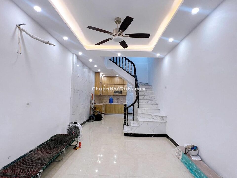 (HIẾM) Bán Nhà Bền Đẹp Đường Láng, 40m2, Nhỉnh 5 Tỷ, Ngõ SH Quay Đầu
