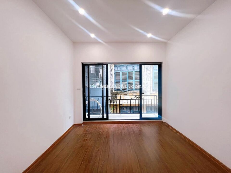 (HIẾM) Bán Nhà Bền Đẹp Đường Láng, 40m2, Nhỉnh 5 Tỷ, Ngõ SH Quay Đầu