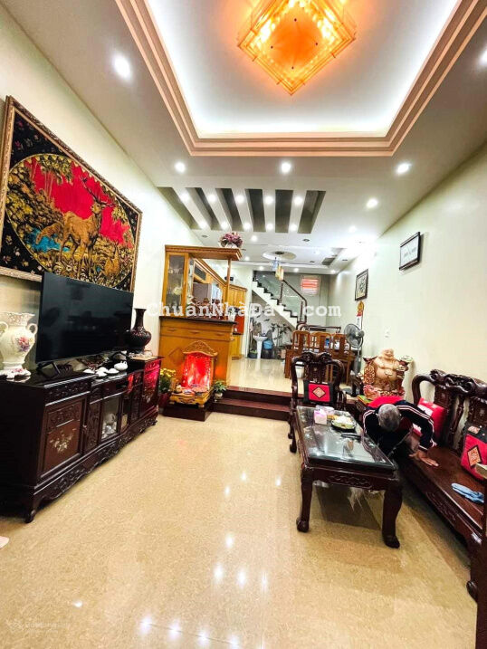 Bán nhà phân lô - 2 thoáng phố Chùa Láng, Đống Đa, 40m2*4 tầng, ngõ thoáng sáng, 30m ôtô, giá 6 tỷ