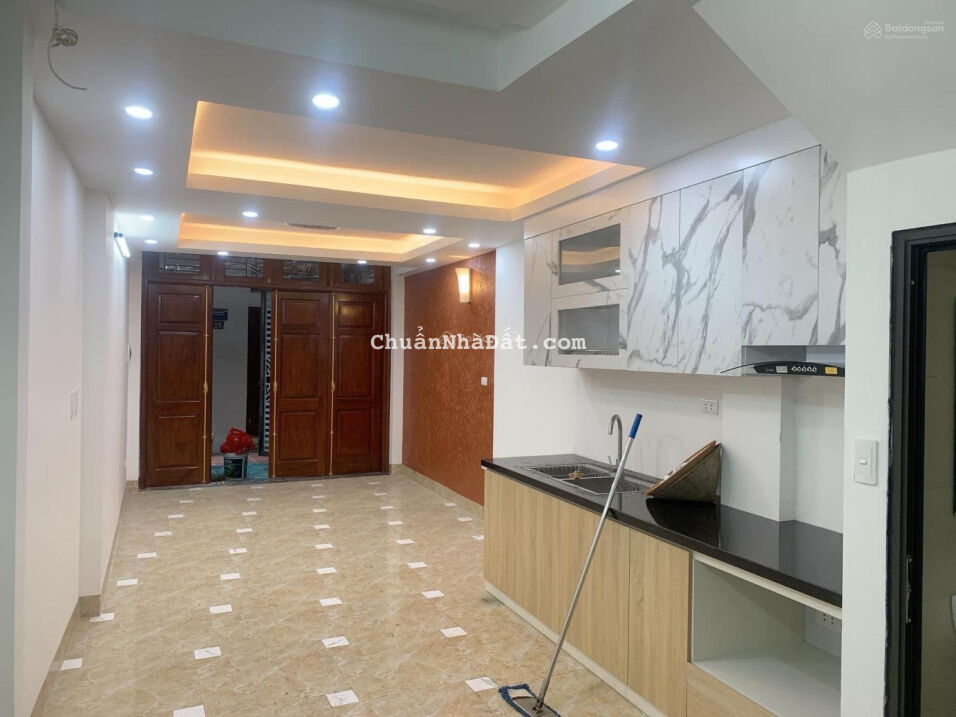 Trung Liệt 40m x 6 tầng, 4 ngủ, ngõ rộng 3m, nhà mới cứng, cách ô tô 20m, giá 6.6 tỷ sân riêng biệt