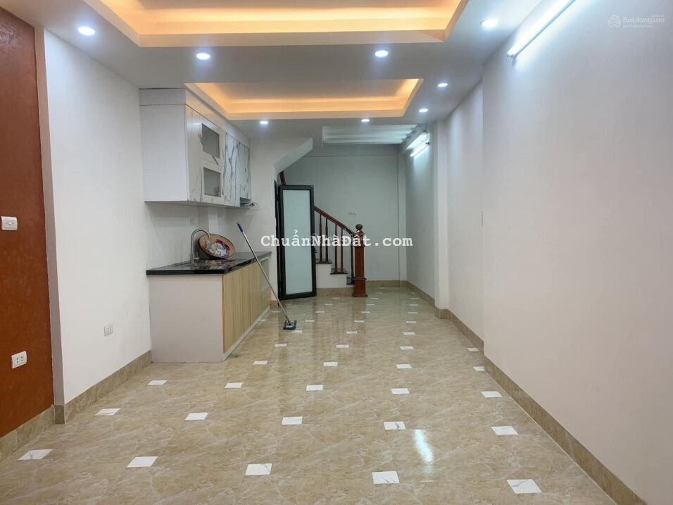 Trung Liệt 40m x 6 tầng, 4 ngủ, ngõ rộng 3m, nhà mới cứng, cách ô tô 20m, giá 6.6 tỷ sân riêng biệt