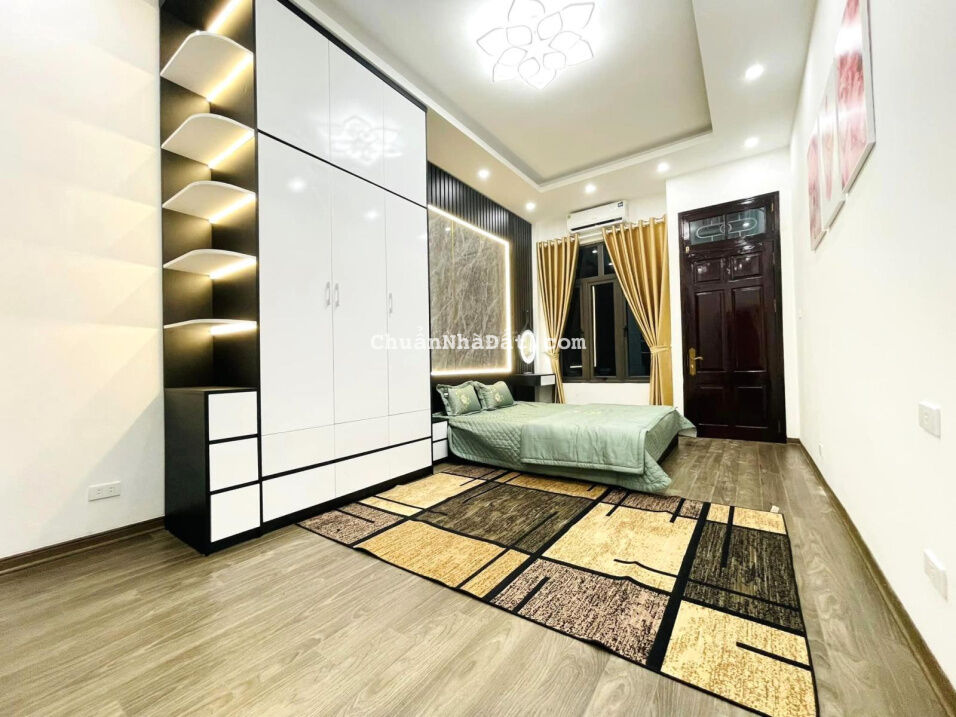 Bán nhà phân lô phố Láng Hạ: 41m2*4 tầng, 4 phòng ngủ, 2 mặt thoáng, ôtô đỗ cửa, giá chào 7.45 tỷ