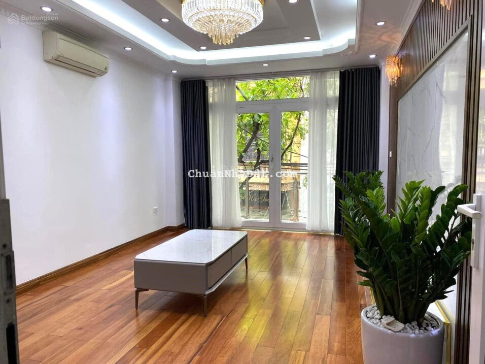 Chỉ 6.9 tỷ nhà phân lô 2 thoáng, ôtô đỗ cửa tại đường Láng, Đống Đa, 50m2, 4T, 2 mặt ngõ thoáng