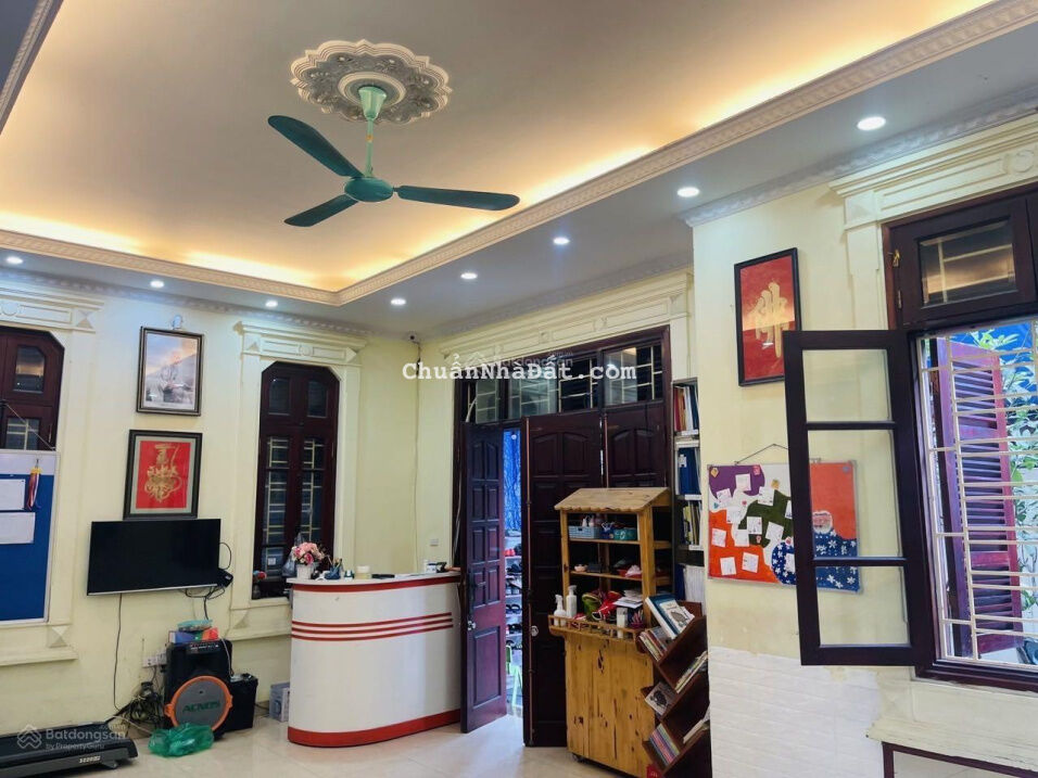 Bán nhà Đê La Thành 43m2, 5 tầng đẹp ở ngay giá 3.93 tỷ