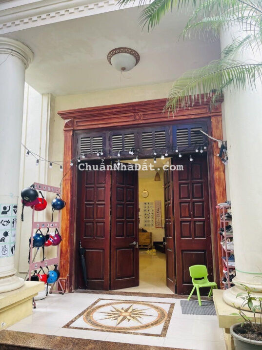 Bán nhà Đê La Thành 43m2, 5 tầng đẹp ở ngay giá 3.93 tỷ