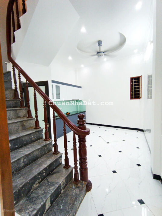 Có 102! Bán nhà Khâm Thiên, ngõ thông, gần phố, thoáng vĩnh viễn, 43m2 nhỉnh 4 tỷ