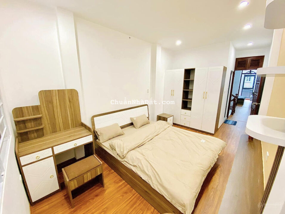 Bán nhà phố Thái Thịnh, Q. Đống Đa, 43m2 x 5 tầng, lô góc, thoáng sáng, gần ô tô, giá chào 5.4 tỷ