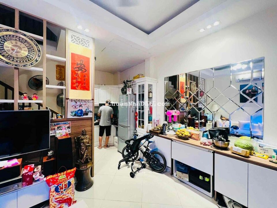 GẤP! Nguyễn Chí Thanh_2 mặt ngõ_thông_oto_nhà đẹp_43m_4T_5.55 tỷ