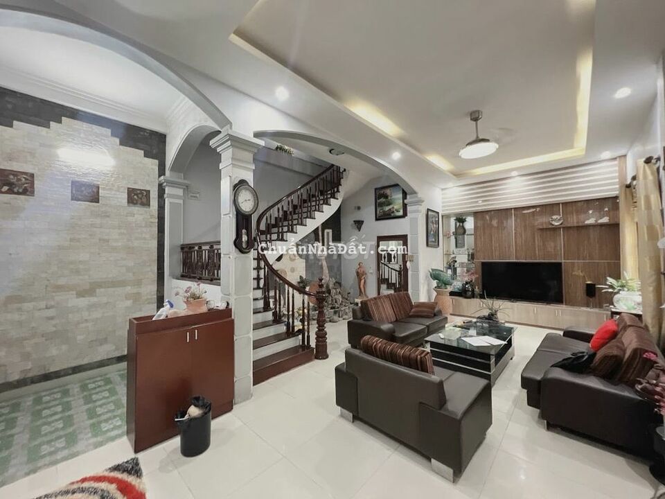 Gía Sốc! nhà Đường Láng, gần oto, ngõ rộng, lô góc, 2 thoáng, 45m2*4T