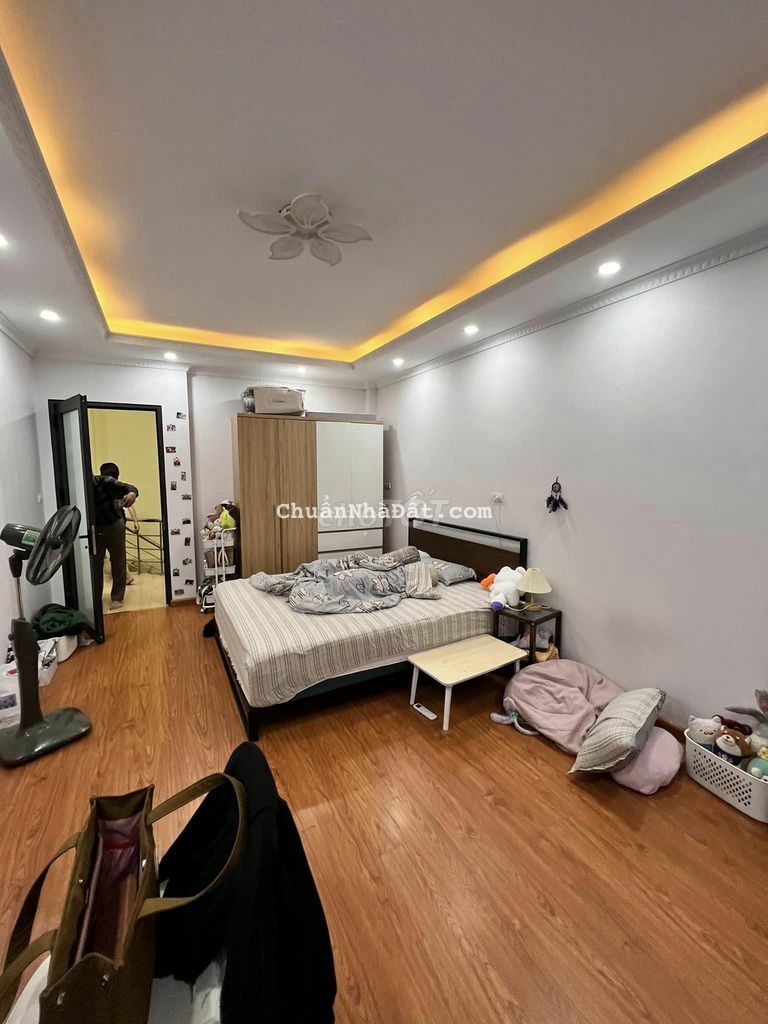 (HIẾM) Bán Gấp Nhà Bền Đẹp Đường Láng, Giá Rẻ Chỉ 4.4 Tỷ, 45m2, Lô Góc