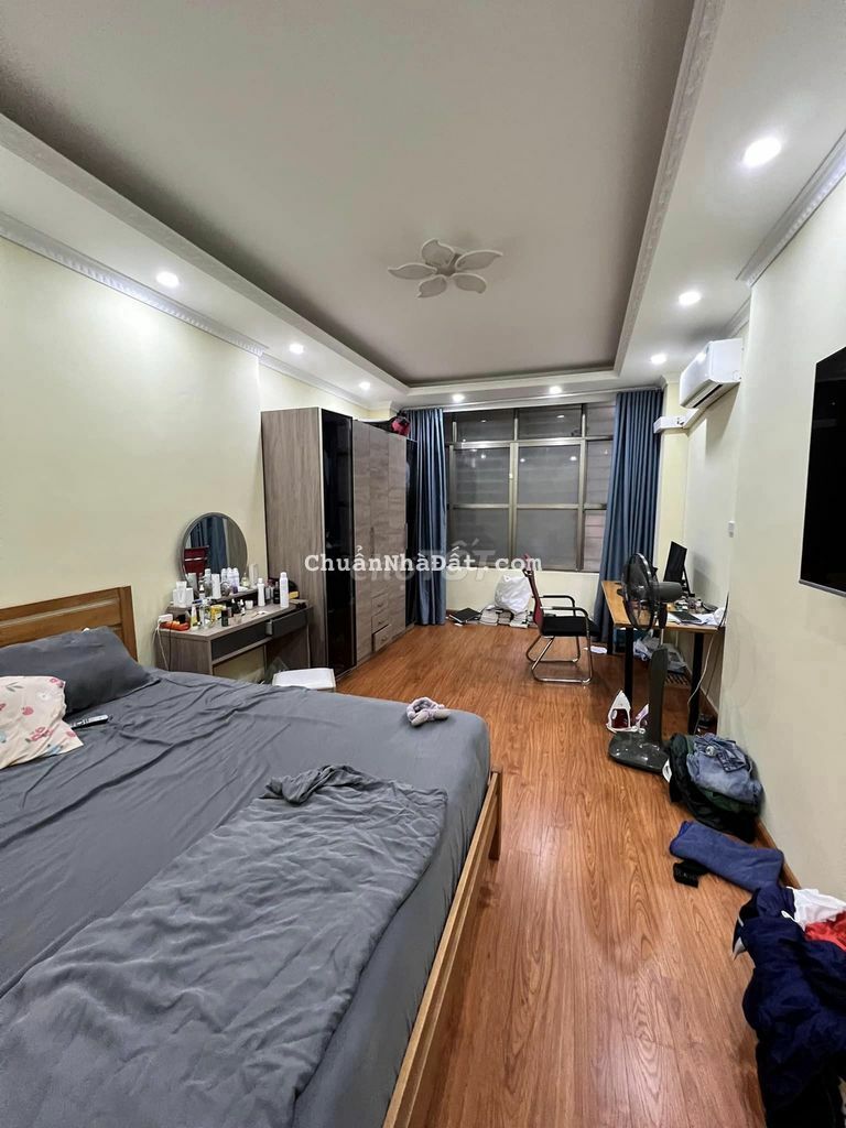 (HIẾM) Bán Gấp Nhà Bền Đẹp Đường Láng, Giá Rẻ Chỉ 4.4 Tỷ, 45m2, Lô Góc