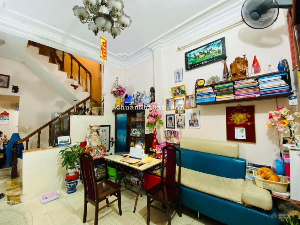 Bán nhà 4 tầng ngõ Thịnh Hào phố Tôn Đức Thắng, Đống Đa, 3 mặt thoáng, gần ô tô, nhà đẹp