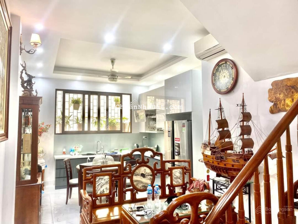 Bán nhà phố Nguyên Hồng - Đống Đa, ô tô vào nhà, DT 45m2*5T*MT 4m, giá nhỉnh 7 tỷ