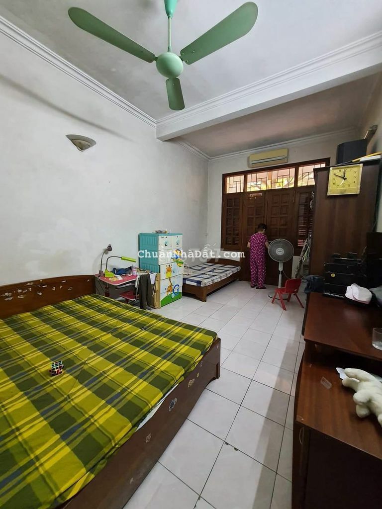 Bán nhà Hoàng Cầu, 50m, 4 tầng, phân lô ô tô tránh vào nhà kinh doanh Bán nhà Hoàng Cầu, 50m, 4 tầng, phân lô ô tô tránh vào nhà kinh doanh