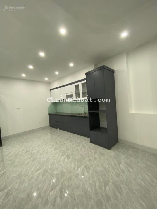 Bán nhà Lương Định Của 6 tầng thang máy, 50m2, MT 4,7m, 2 thoáng, ô tô 16 chỗ vào nhà, giá 10,5 tỷ Bán nhà Lương Định Của 6 tầng thang máy, 50m2, MT 4,7m, 2 thoáng, ô tô 16 chỗ vào nhà, giá 10,5 tỷ