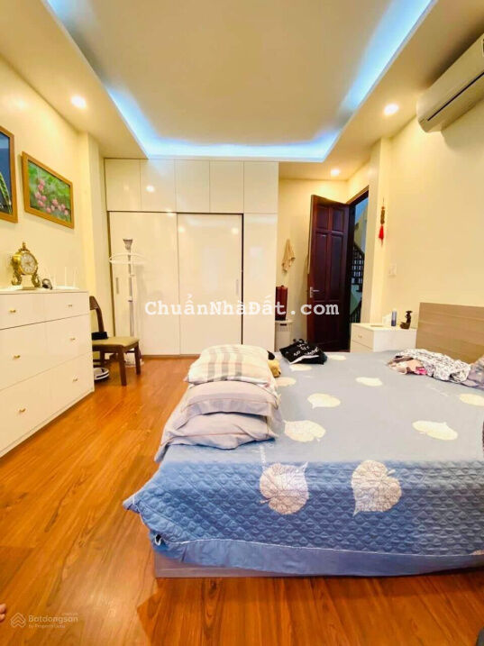 Bán cực gấp nhà phố Láng Hạ, ô tô đỗ cửa, dt 55m*5t*4.2m, chỉ 5.85 tỷ