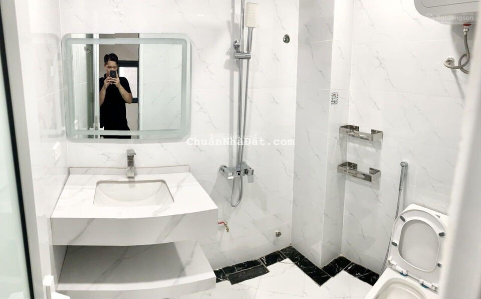 Bán nhà Hoàng Cầu 75m2 mặt ngõ oto tránh 2 thoáng 17.3 tỷ