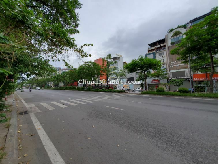 Bán nhà mặt phố Xã Đàn, Đống Đa, dt 79m2, mặt tiền 6.5m, giá 64.1 tỷ