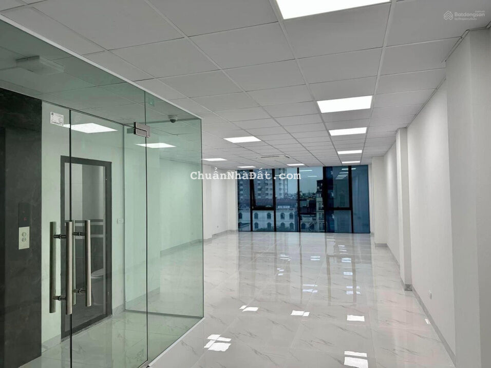 Vip nhất Đống Đa, Hoàng Cầu - ôtô tránh, vỉa hè rộng - 7 tầng thang máy - tòa văn phòng đỉnh cao