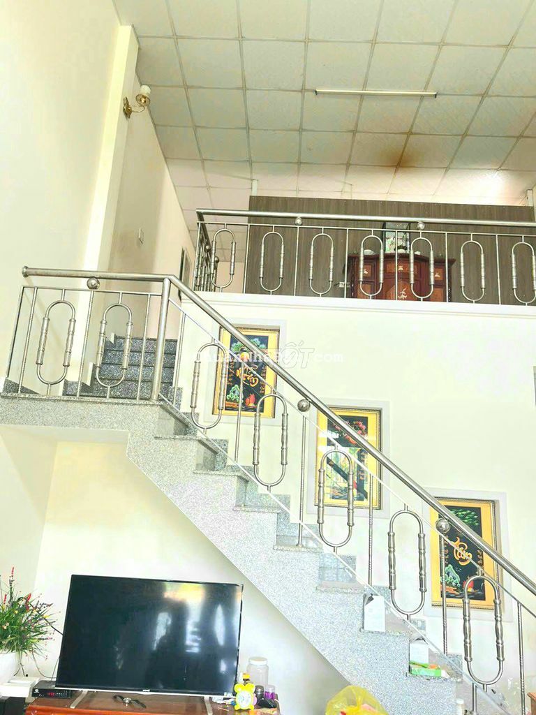 Bán nhà ngộp 1 trệt 1 lầu sổ riêng 152m thổ cư cách sân bay 600m Bán nhà ngộp 1 trệt 1 lầu sổ riêng 152m thổ cư cách sân bay 600m