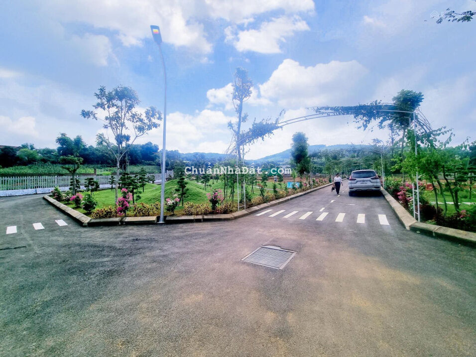 Chính chủ bán gấp lô góc 2 mặt tiền lưng tựa núi, mặt hướng suối. 5p ra khu ĐHQG và tổ hợp Y tế Chính chủ bán gấp lô góc 2 mặt tiền lưng tựa núi, mặt hướng suối. 5p ra khu ĐHQG và tổ hợp Y tế