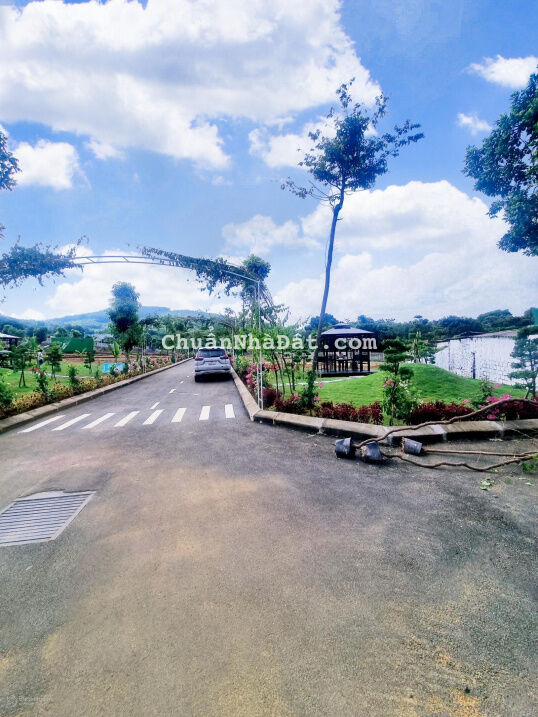 Cắt lỗ lô góc 2 mặt tiền 223,9m2 view suối chỉ 11,5tr/m2. 5p ra khu ĐHQG và CNC Hòa Lạc