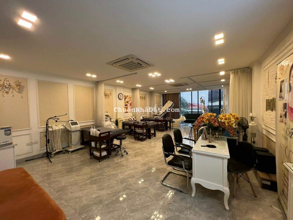 180m phố Đội Cấn có nhà 3 tầng, mặt tiền 10m, xây tòa hợp lý.