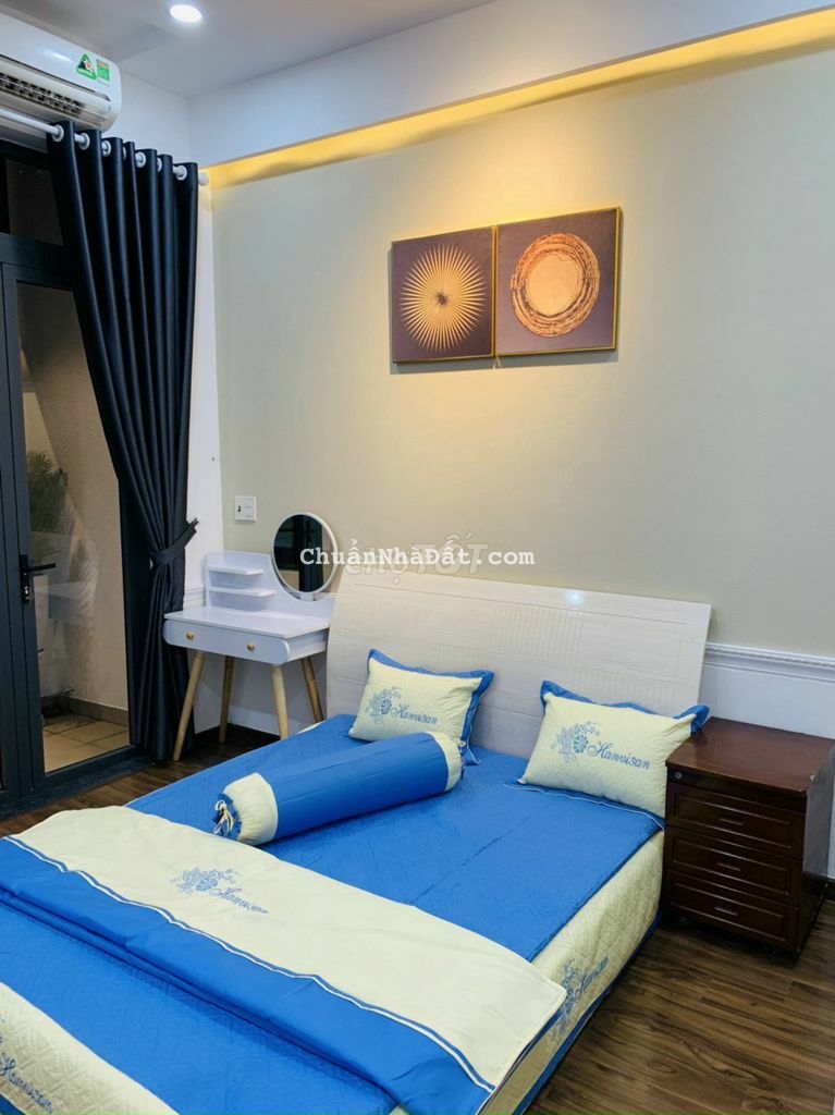 BÁN GẤP KHÁCH SẠN 10 PHÒNG ĐANG KINH DOANH THU 60TR/TH HXH NGUYỄN XÍ