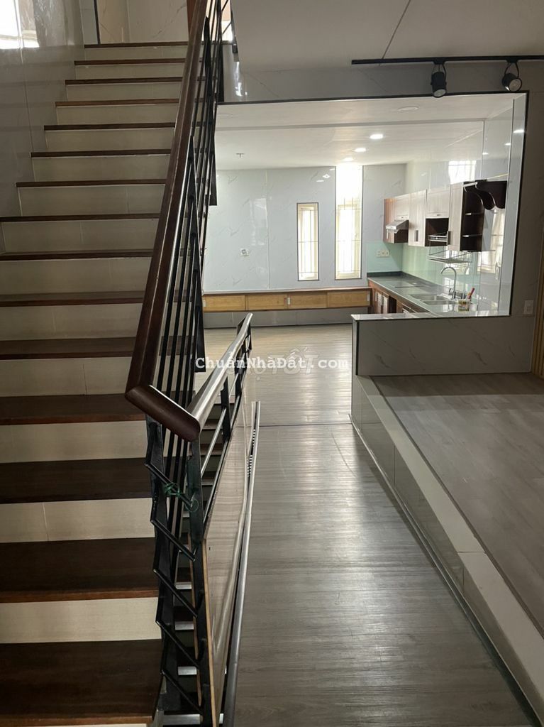 Chính chủ cần bán gấp căn nhà 4 tầng P15, Q Tân Bình giá 8,2 tỷ Chính chủ cần bán gấp căn nhà 4 tầng P15, Q Tân Bình giá 8,2 tỷ