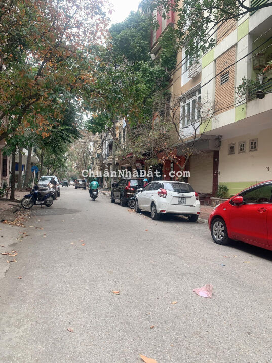 Đất đẹp 279 Đội Cấn: 45m2 - Vị trí kinh doanh - ngõ to, xây nhà rất hợp lý - Nở hậu đẹp