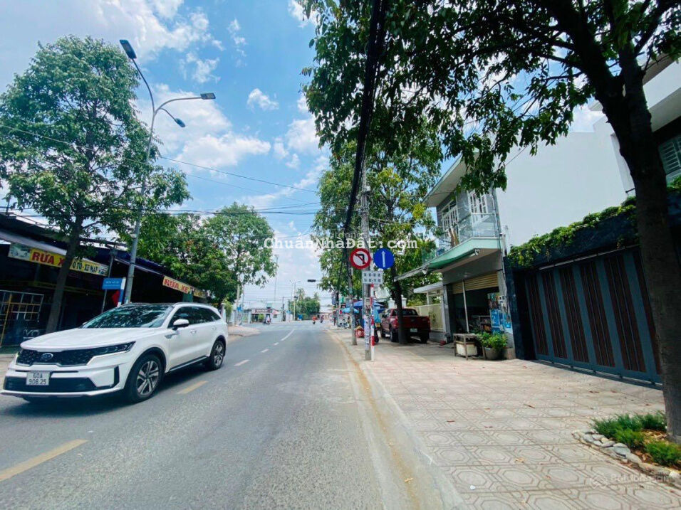 Bán mặt tiền p. Thống nhất gần cầu Hiệp Hoà, 320m2 sổ riêng thổ cư 100% ngang hơn 14m giá chỉ 23 tỷ