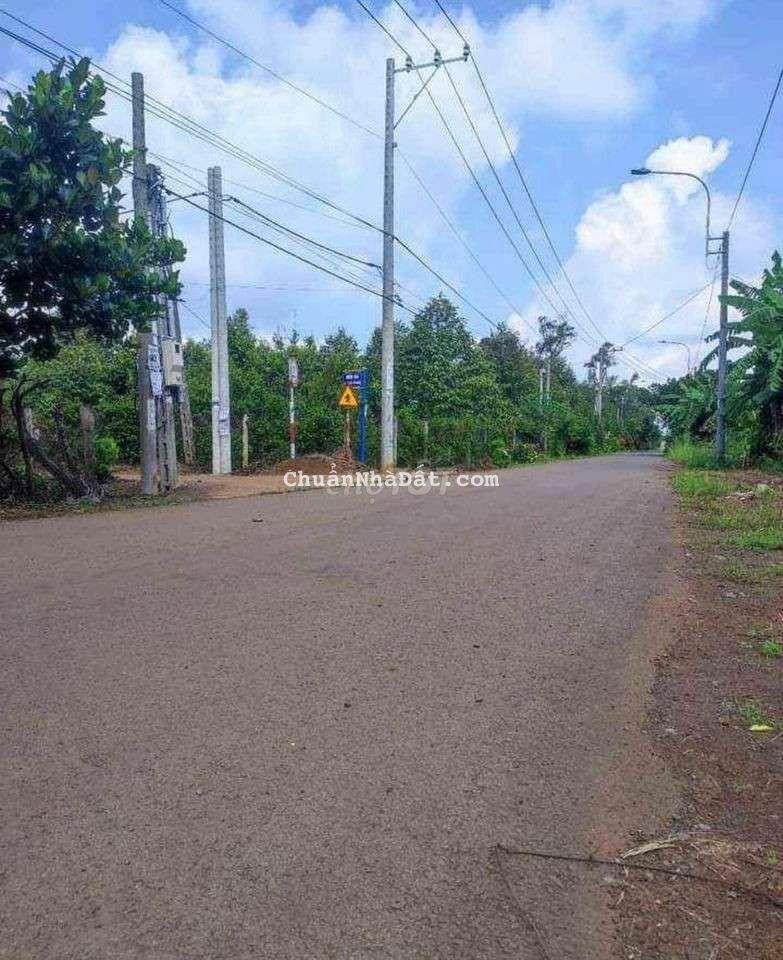 nhà bán mảnh đất xưa, đường đất đang đổ nhựa, gần trung tâm
