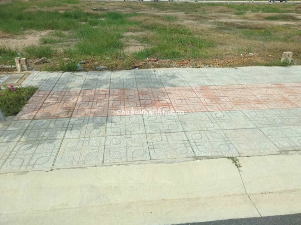 BÁN GẤP LÔ ĐẤT MT CÁCH QL13 800m , 100% THỔ CƯ