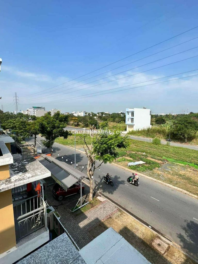 Nền đất 100m2 ngay mặt đường 52m vào khu Lovera Vista, 7.2 tỷ - SHR