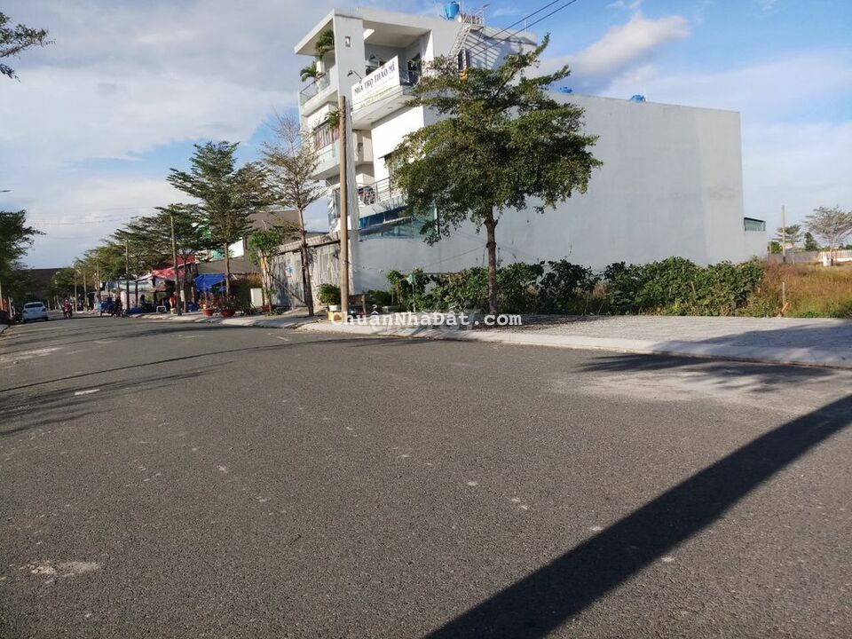 Bán nền 6x19 đường 16m cách Tên Lửa 15p, giá tốt