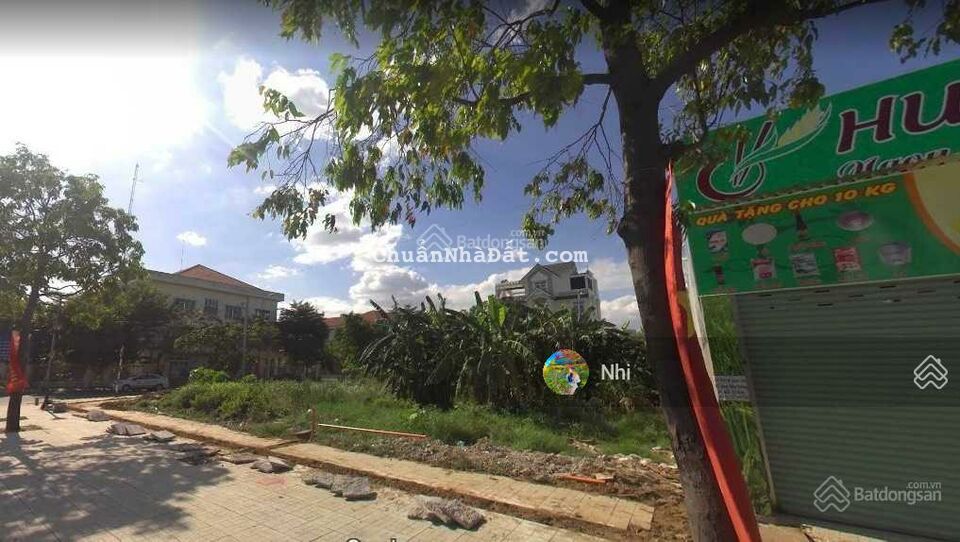 Chủ ngộp cần bán đất gần tiểu học An phú tây. Đường trải nhựa, từ QL1A vào 3 phút. Có SHR, đất TC